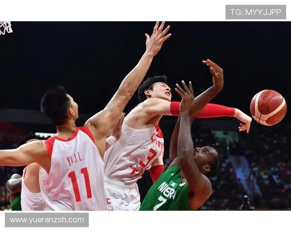 中国男篮迎战世界强队 决战世界杯备战激烈展开